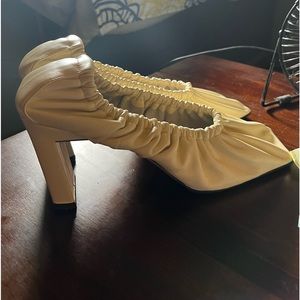 Kylie Jenner’s closet   I bought NEW. Cream color   81/2 -9.  Soft leather.